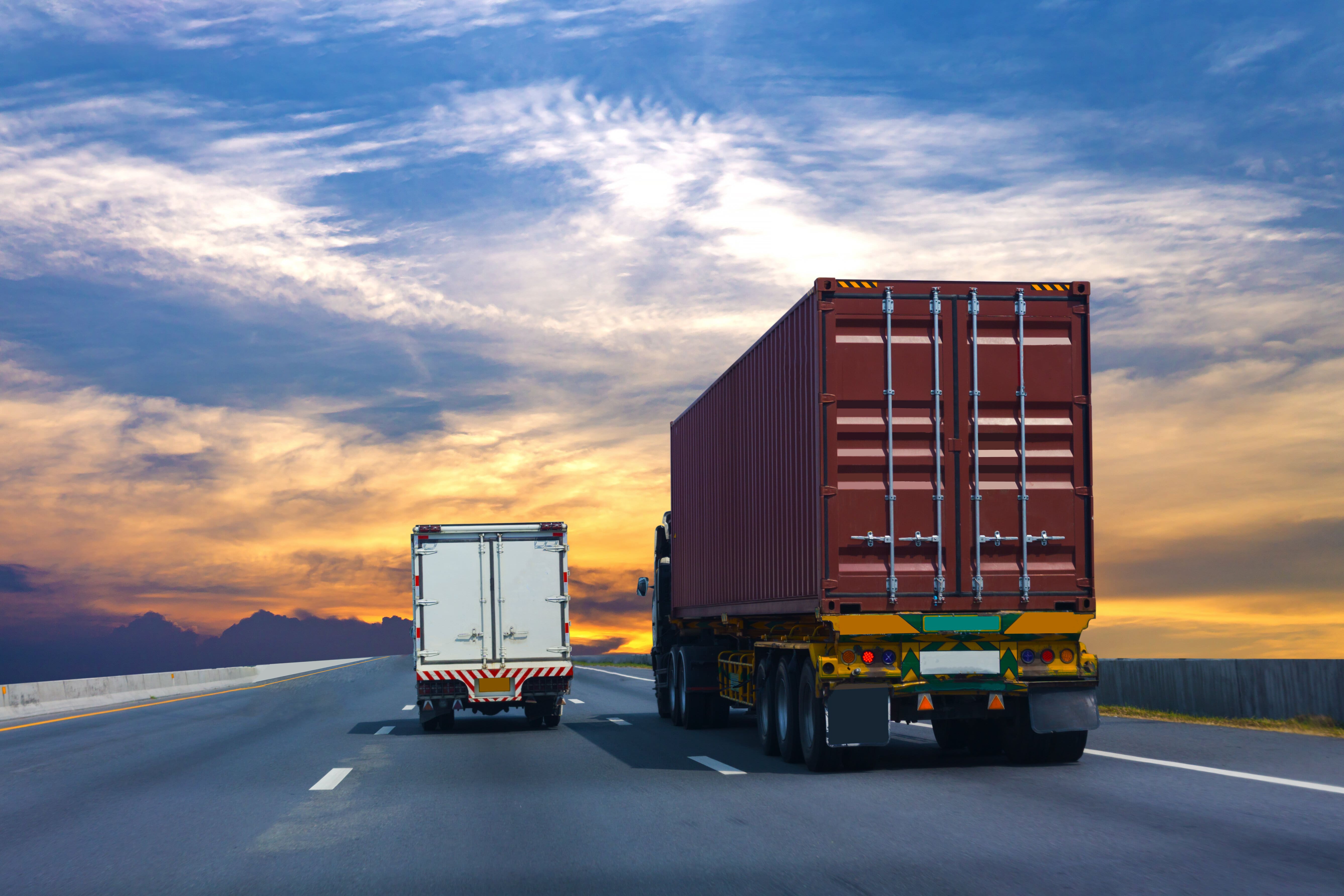 Kenali Perbedaan Jasa Pengiriman Logistik dan Freight Forwarding